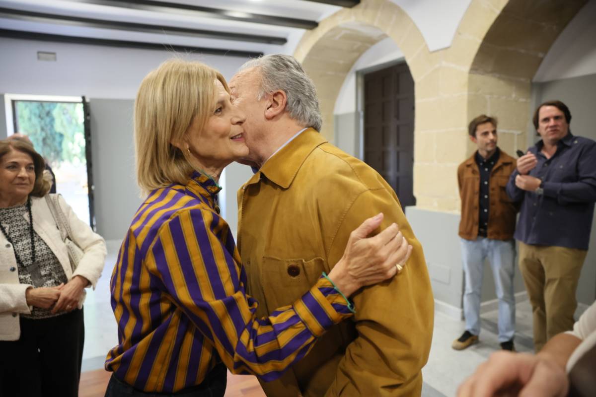 Los dos besos entre García-Pelayo y Pedro Pacheco: la alcaldesa y quien aspira a presentarse contra ella tras un indulto