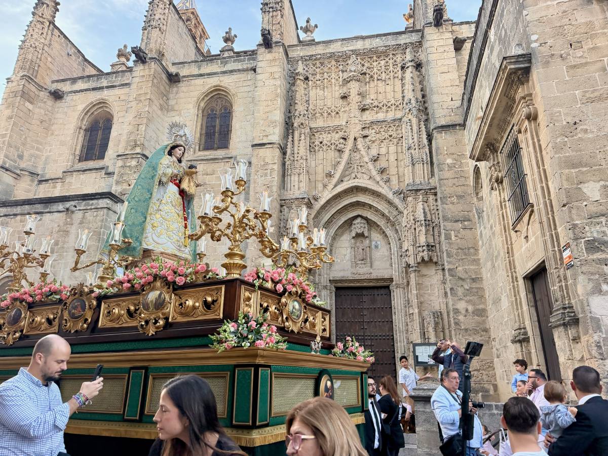  La Patrona de capataces y costaleros cierra las procesiones del Rosario en Jerez