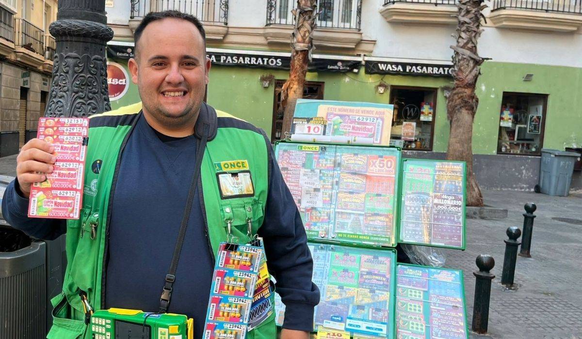 Un gaditano se lleva 1,5 millones de euros y otros cinco ganan 20.000 euros en un bar de la Cruz Verde: "Están pasando una época muy apretada"