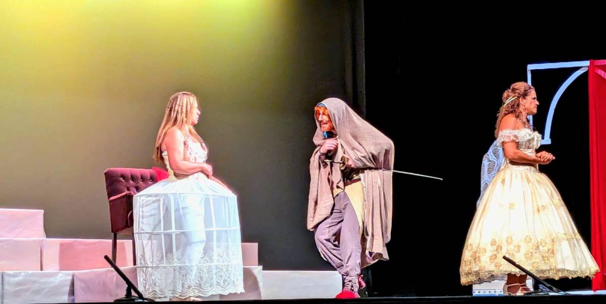 Los actores de 'El mancebón de Los Palacios' son aficionados, pero han interiorizado dos horas de versos.