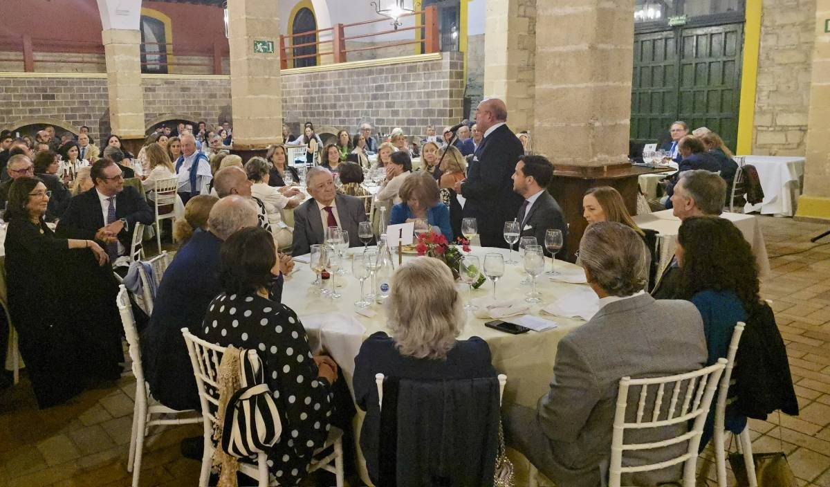 Activada la carrera hacia 2033 para el nuevo manto de la Virgen del Valle de Jerez