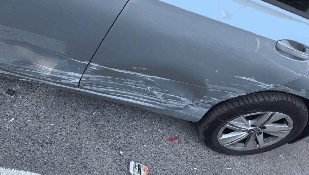 Golpea un vehículo aparcado en Jerez y desaparece sin dejar una nota: piden ayuda para encontrarlo