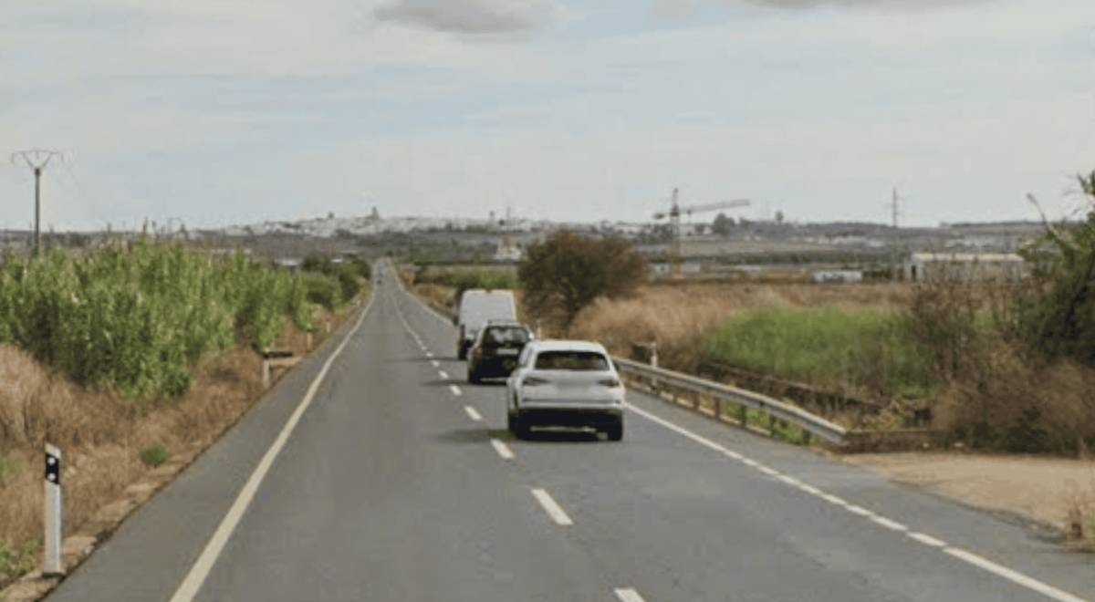 Muere un camionero de 58 años al volcar una cisterna con gasóleo en Niebla