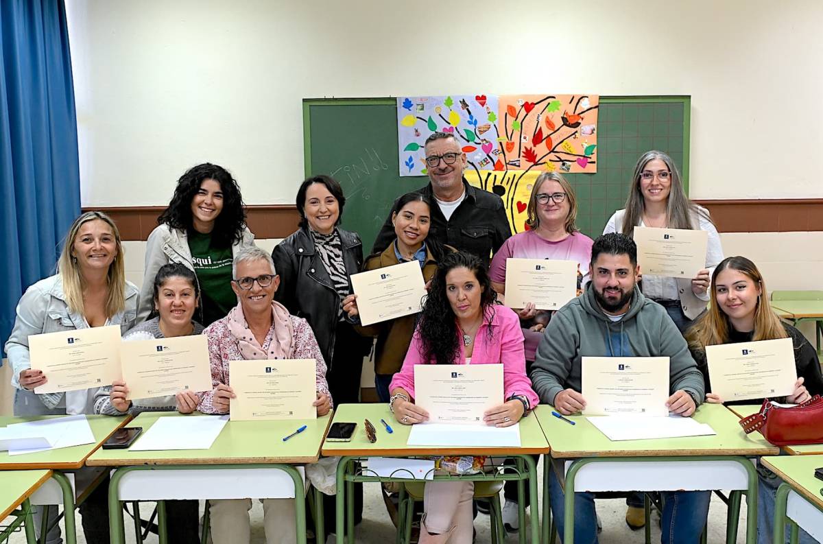 Aprender a cuidar mejor a personas dependientes: El Zagal cierra su curso sobre Parkinson y Alzheimer en Jerez