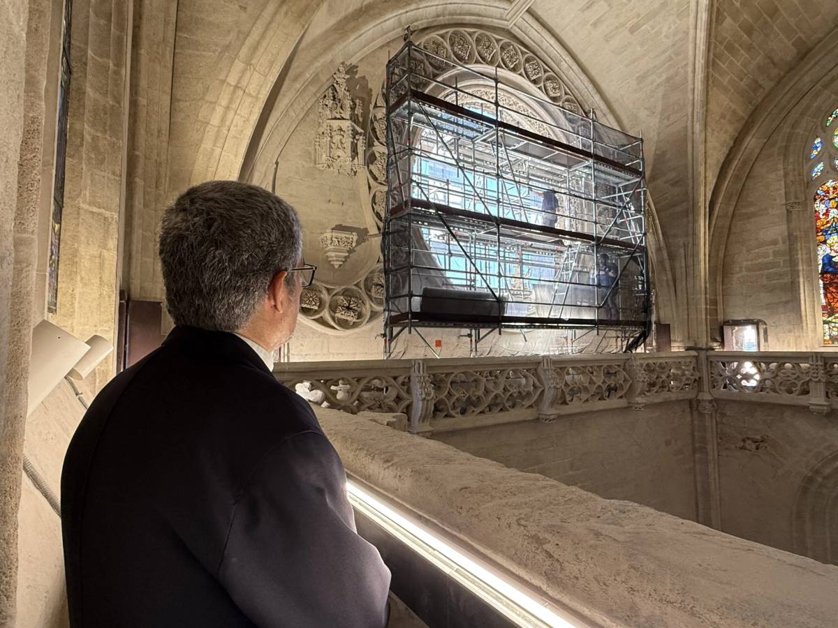 La Catedral de Sevilla recupera dos vidrieras históricas y prepara la restauración de otras tres