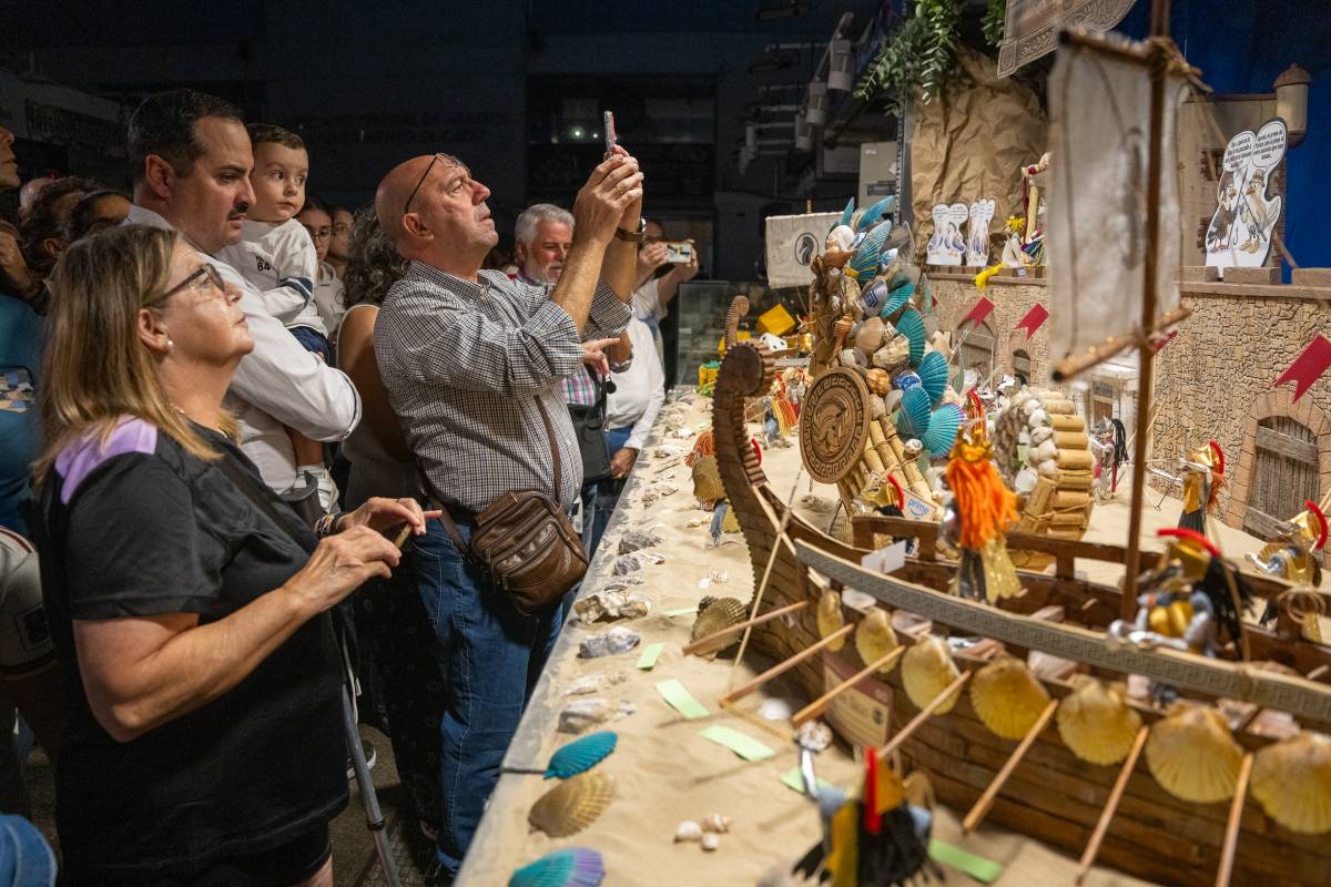 Tosantos en Cádiz 2026: humor, ingenio y tradición conquistan el Mercado Central de Cádiz
