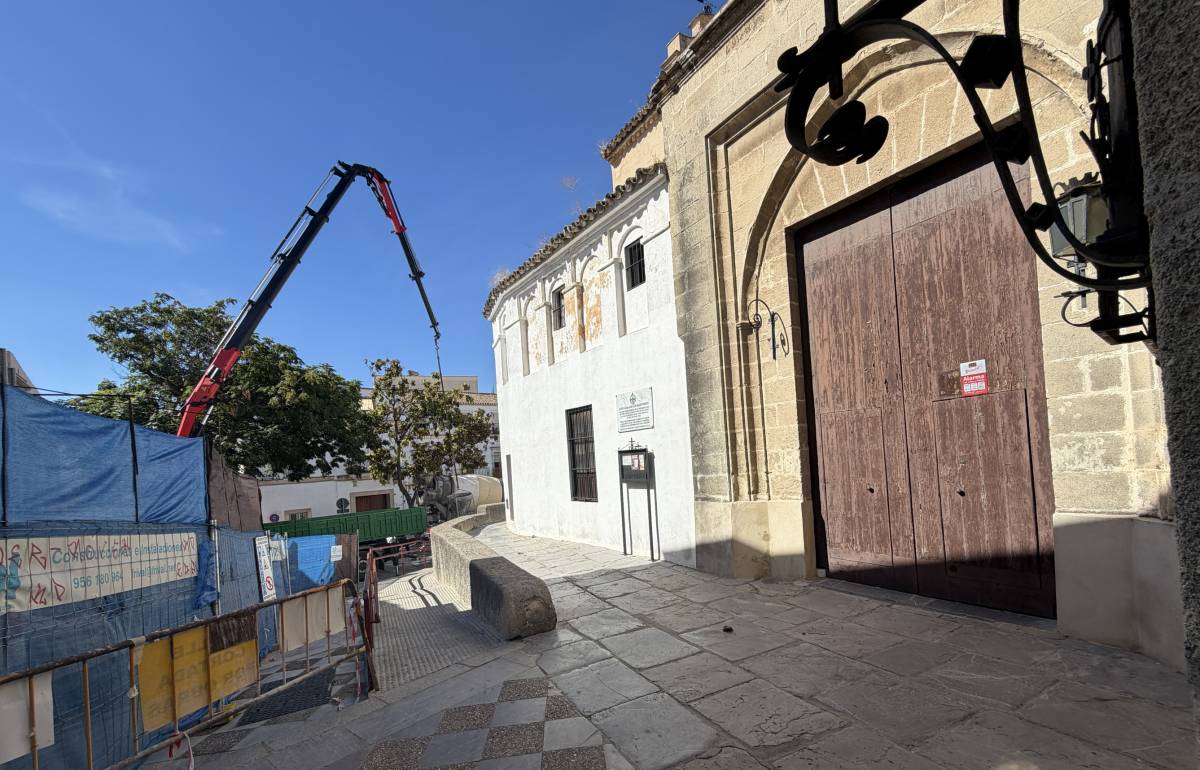 Una rampa de hormigón provisional permitirá a las Tres Caídas recuperar su salida desde San Lucas en la Semana Santa de Jerez en 2027