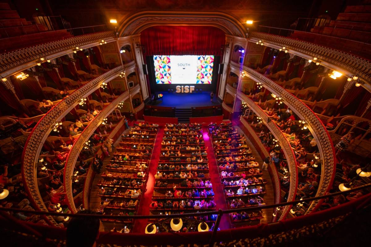 El Gran Teatro Falla, lleno para presenciar un acto del South International Series Festival. - El Gran Teatro Falla, lleno para presenciar un acto del South International Series Festival.