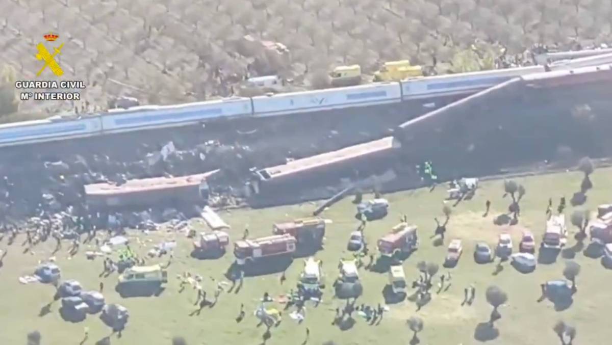 La Guardia Civil difunde unas impactantes imágenes aéreas que muestran el lugar del accidente de trenes en Toledo