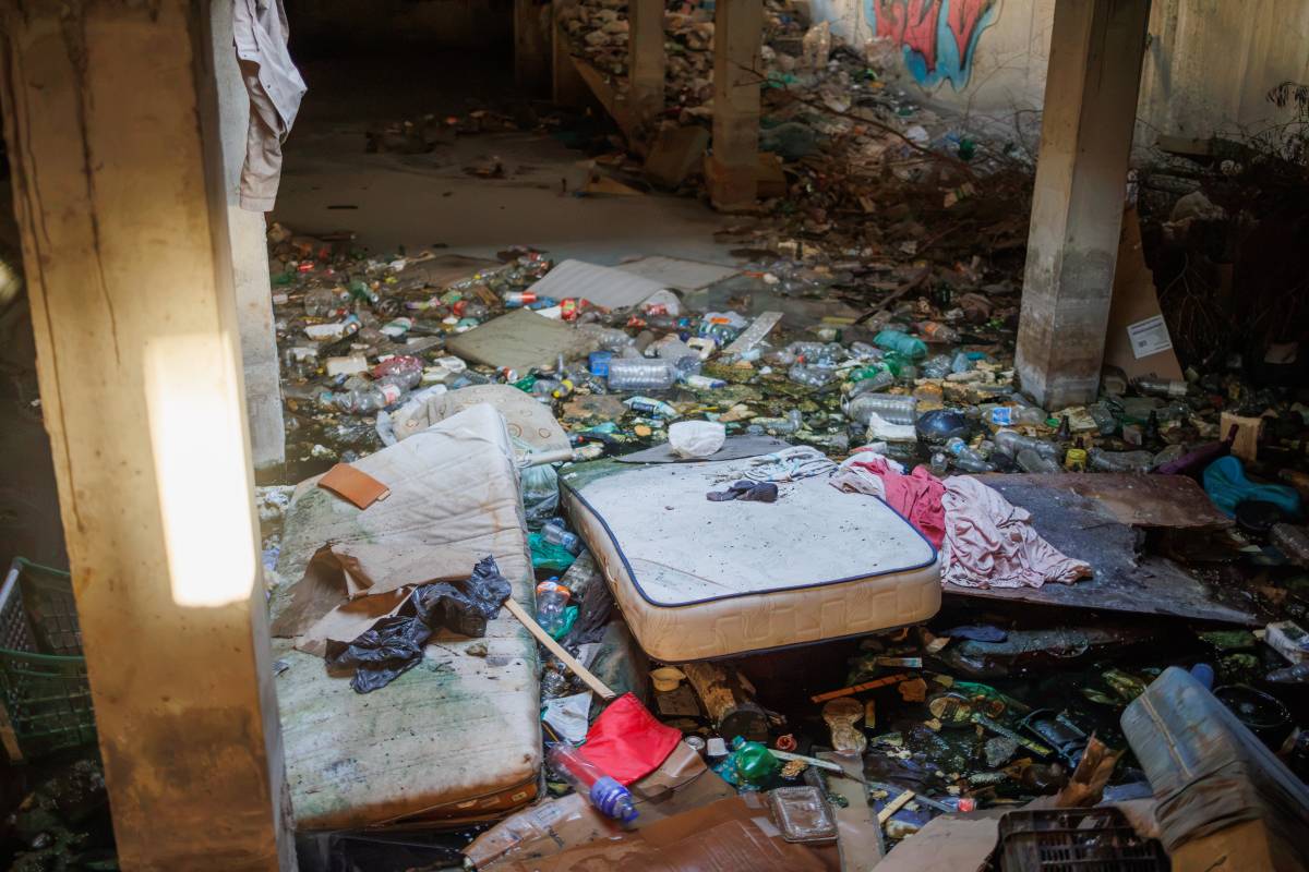 JUANA VECINA TORRESOTO GRIETAS OBRAS SOLAR ABANDONADO - MANU GARCÍA JUANA VECINA TORRESOTO GRIETAS OBRAS SOLAR ABANDONADO