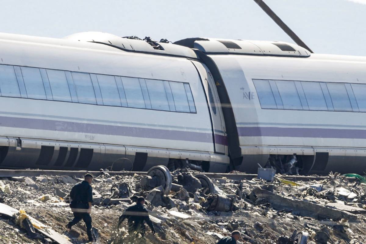 Los audios de los maquinistas con el controlador de Adif antes de la tragedia: 
