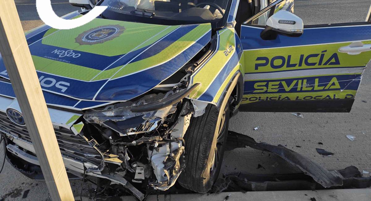 Arriesgada persecución en Sevilla de un vehículo a la fuga por las Tres Mil Viviendas: dos policías heridos