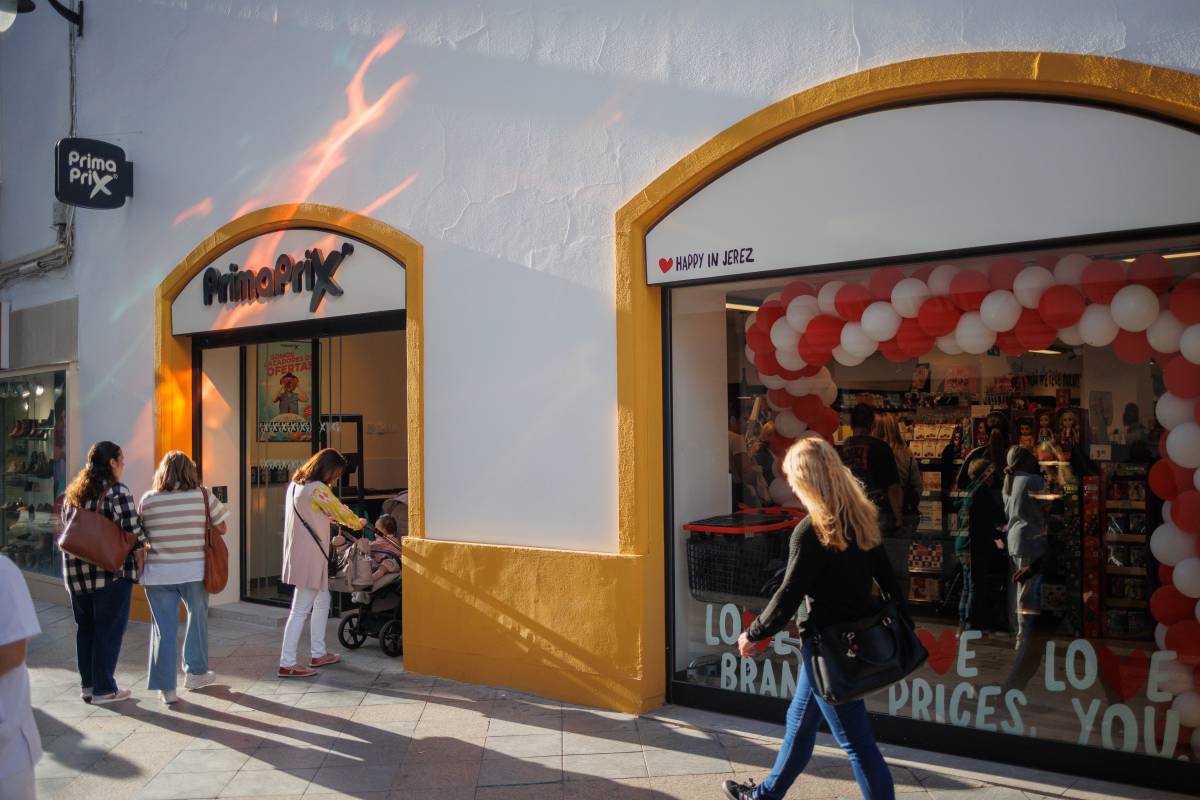 El 'outlet' de los supermercados arrasa en su apertura en el centro de Jerez: ya ha abierto la cadena de primeras marcas a precio de saldo 