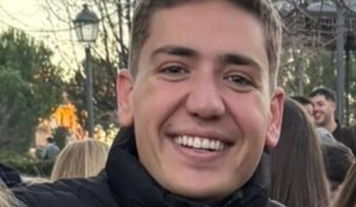 David tiene 25 años y viajaba a Sevilla: su familia sigue sin localizarlo en los hospitales tras el accidente del AVE