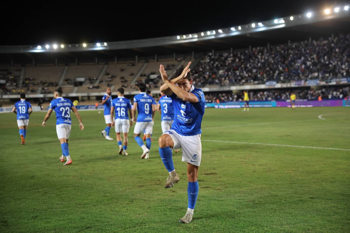 El derbi Xerez CD-Cádiz CF se vive con intensidad en Chapín: búscate entre las gradas de un partido histórico
