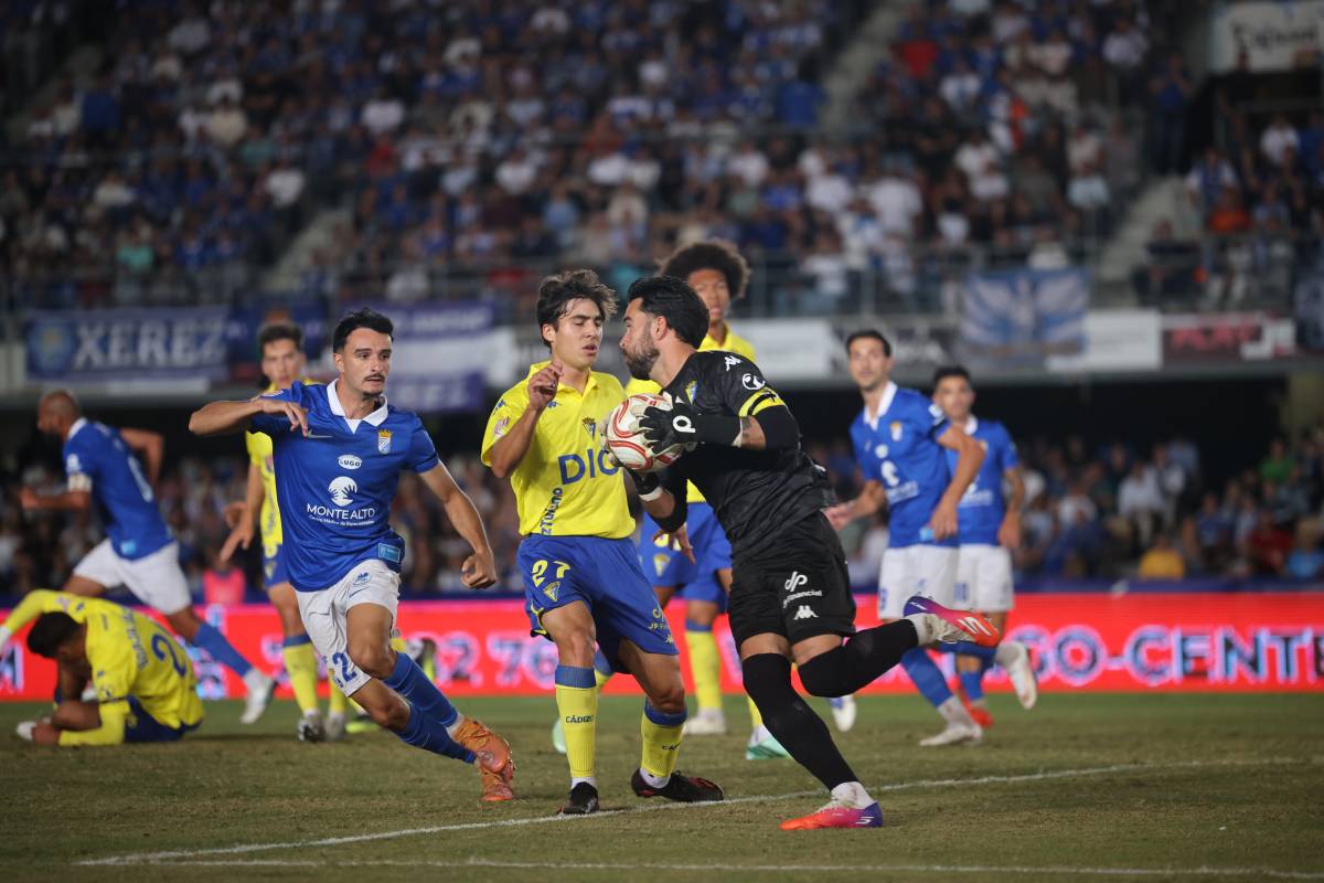 Chapín vive un derbi de los de antes: el Cádiz CF remonta y deja fuera de la Copa del Rey al Xerez CD