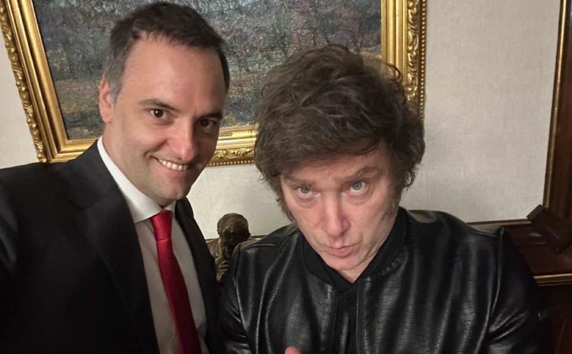 Manuel Adorni y Javier Milei. - 