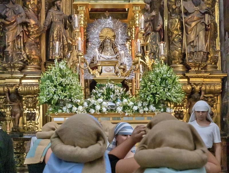 La Virgen de Guadalupe vuelve a las calles de Sevilla tras once años de espera