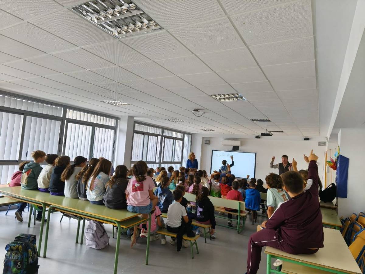 Un momento de la actividad de alfabetización mediática.