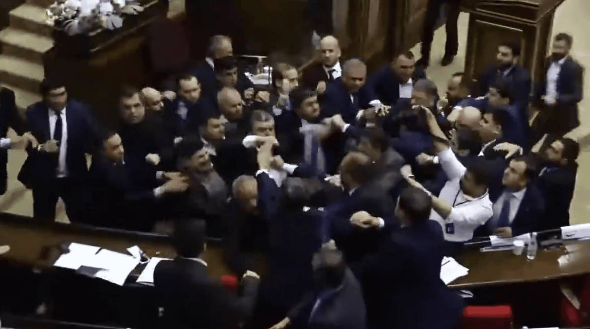 Pelea en el Parlamento armenio - Pelea en el Parlamento armenio