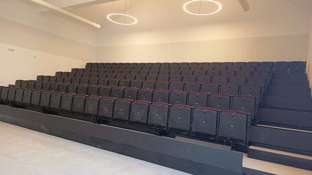 Chiclana ultima su nuevo espacio cultural para 300 personas: Las Albinas ya cuenta con graderío