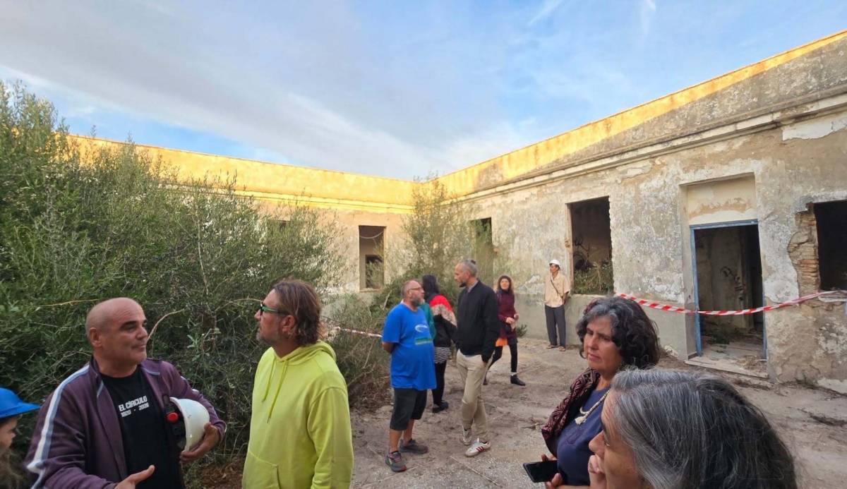 El antiguo cuartel de Los Caños de Meca abre sus puertas para imaginar nuevos usos - El antiguo cuartel de Los Caños de Meca abre sus puertas para imaginar nuevos usos