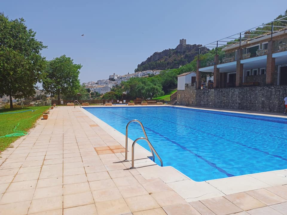  Zahara de la Sierra pone solución a la ola de calor: 13 horas de piscina para escapar del termómetro