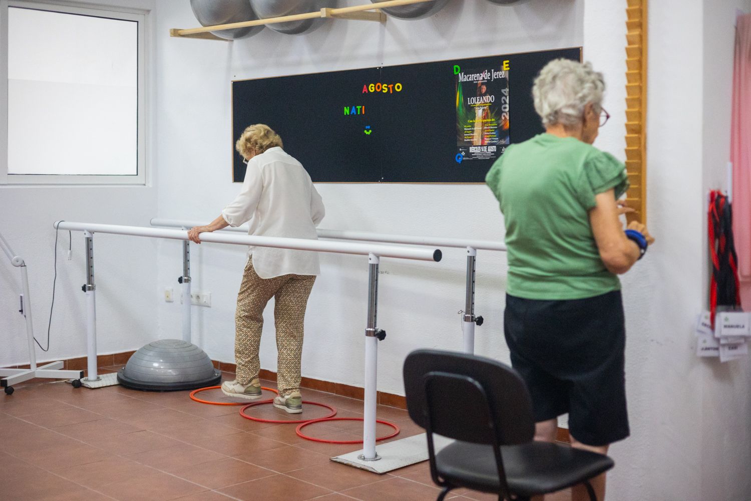 Pacientes en un centro de día de enfermos de Alzheimer, en una imagen reciente en El Puerto. - MANU GARCÍA