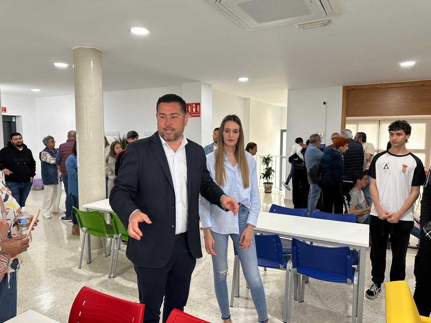 Salvador Ruiz, alcalde de Guadalcacín, en la Casa de la Juventud inaugurada el 14 de abril. - 