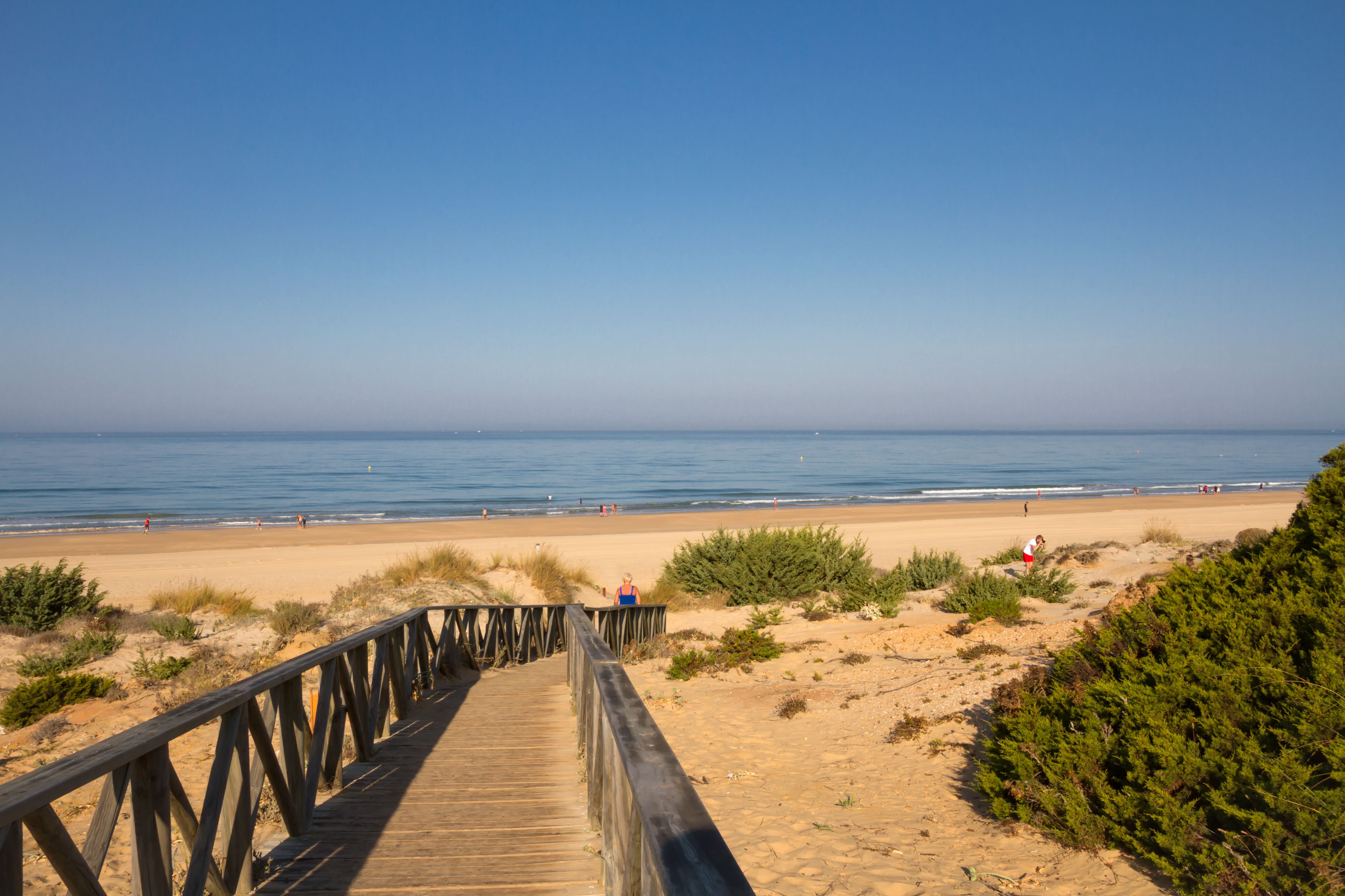 Semienterrado y con signos de violencia: el cuerpo encontrado en la playa de Sancti Petri pertenece a una mujer