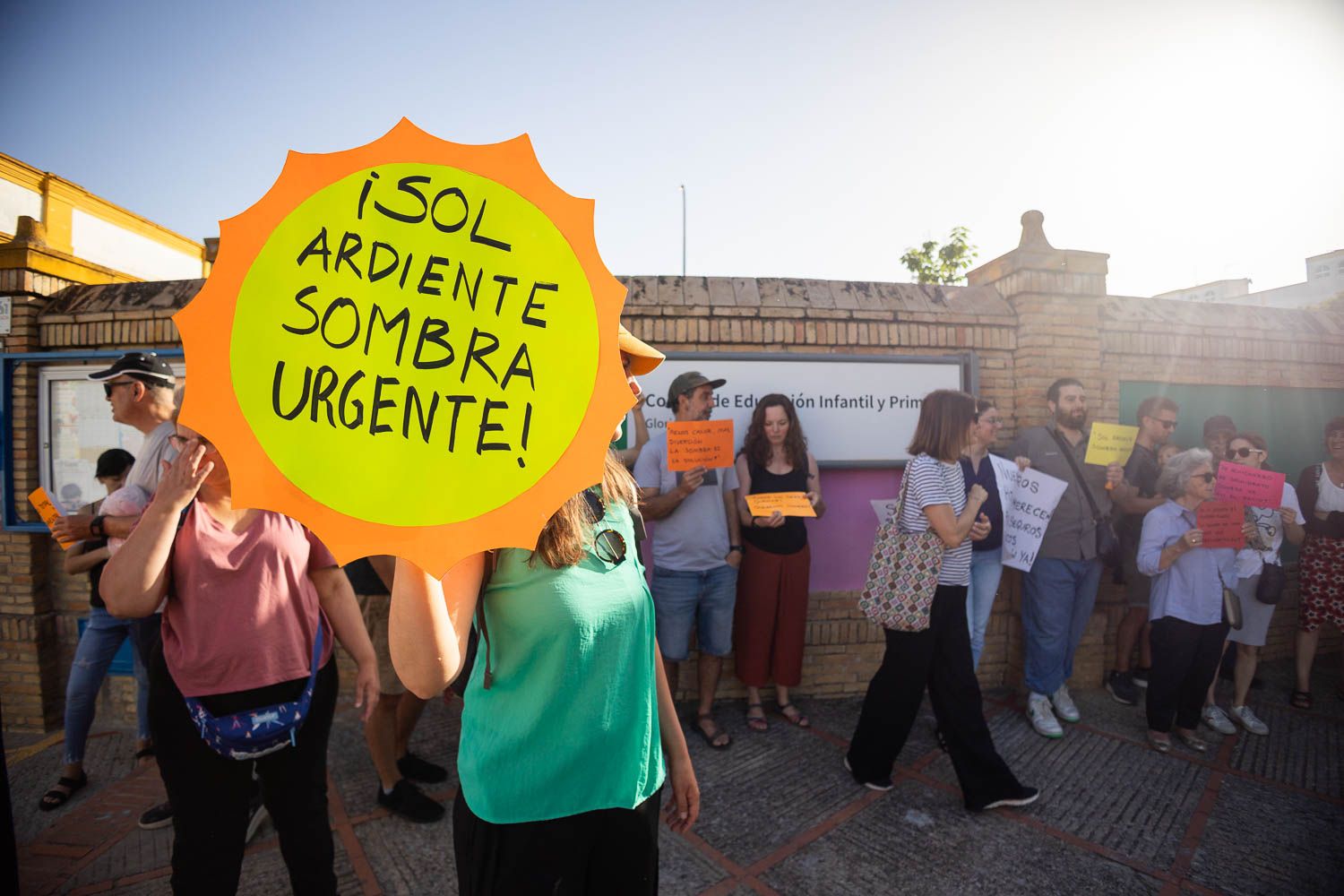 La Confluencia tiene un plan para que los patios de colegios de Jerez pasen del cemento a tener espacios verdes con sombra natural