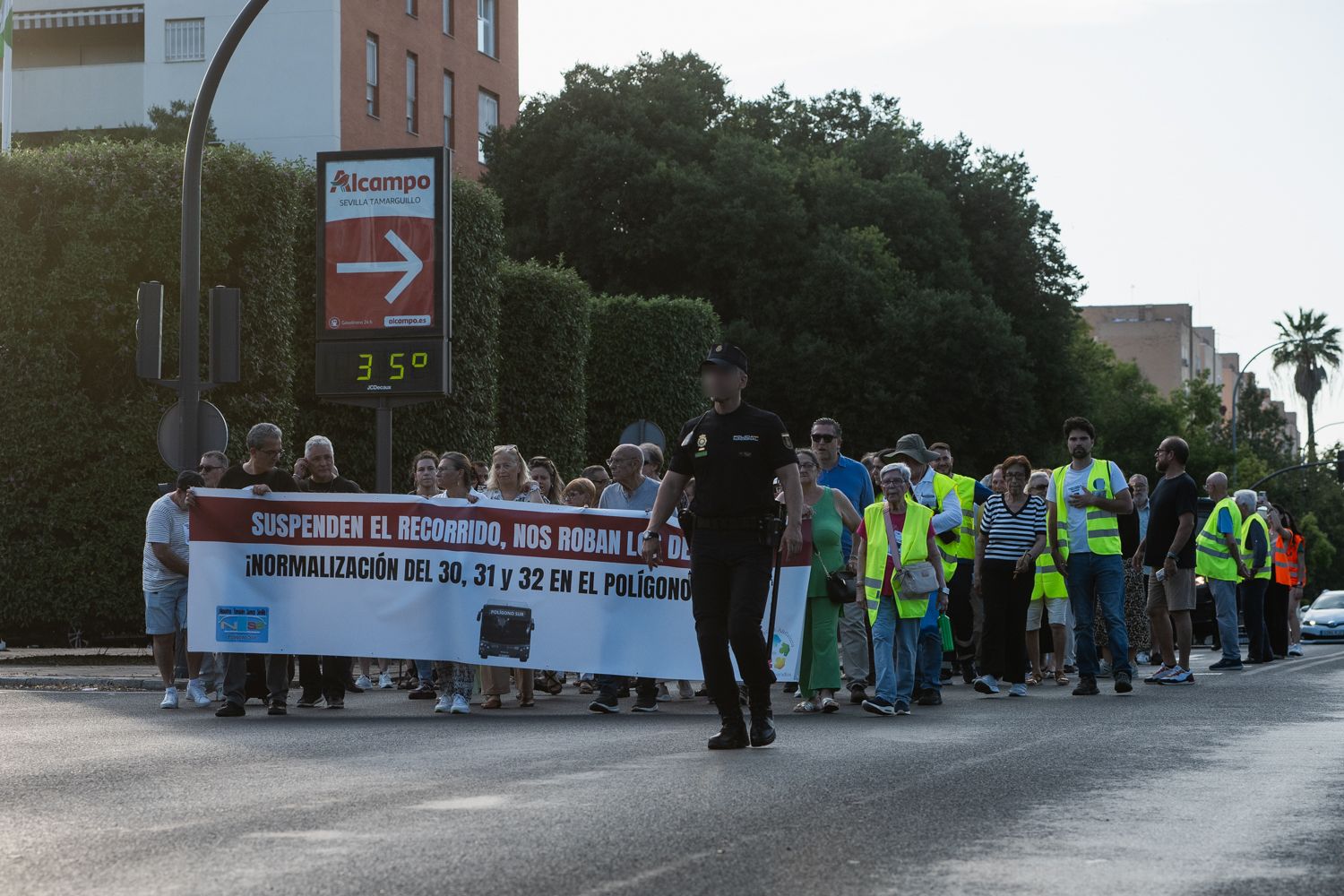 El Polígono Sur en Sevilla, más aislado que nunca: 