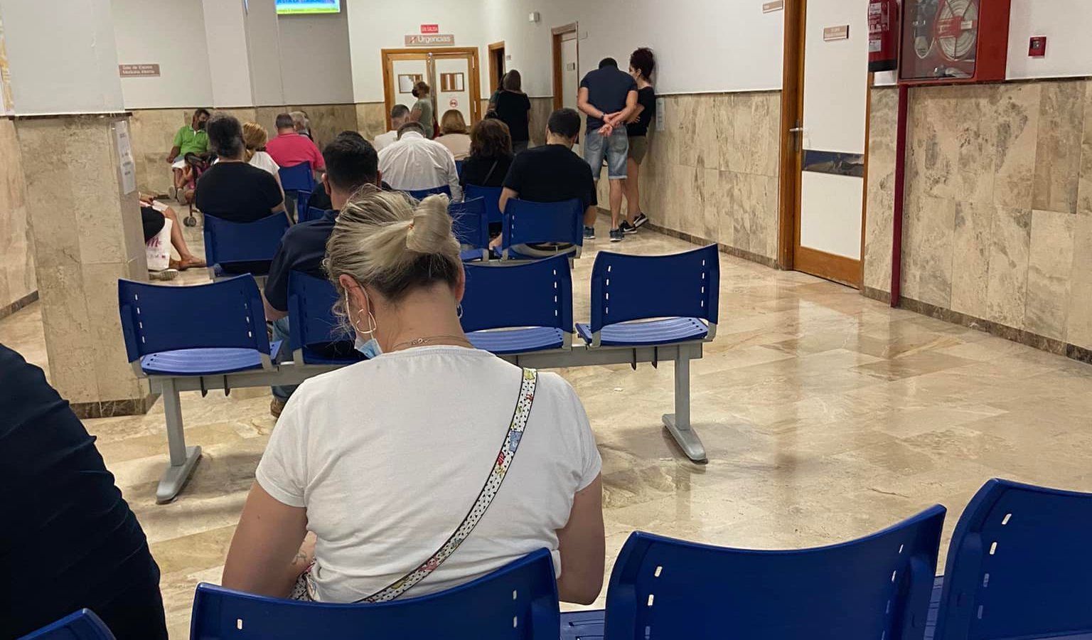 Sala de espera del Hospital de Sanlúcar. - 