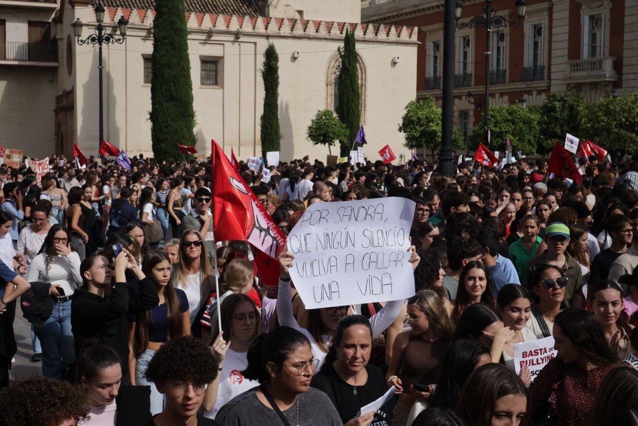 Los padres de Sandra Peña vuelven a denunciar la parálisis del caso en el colegio: 