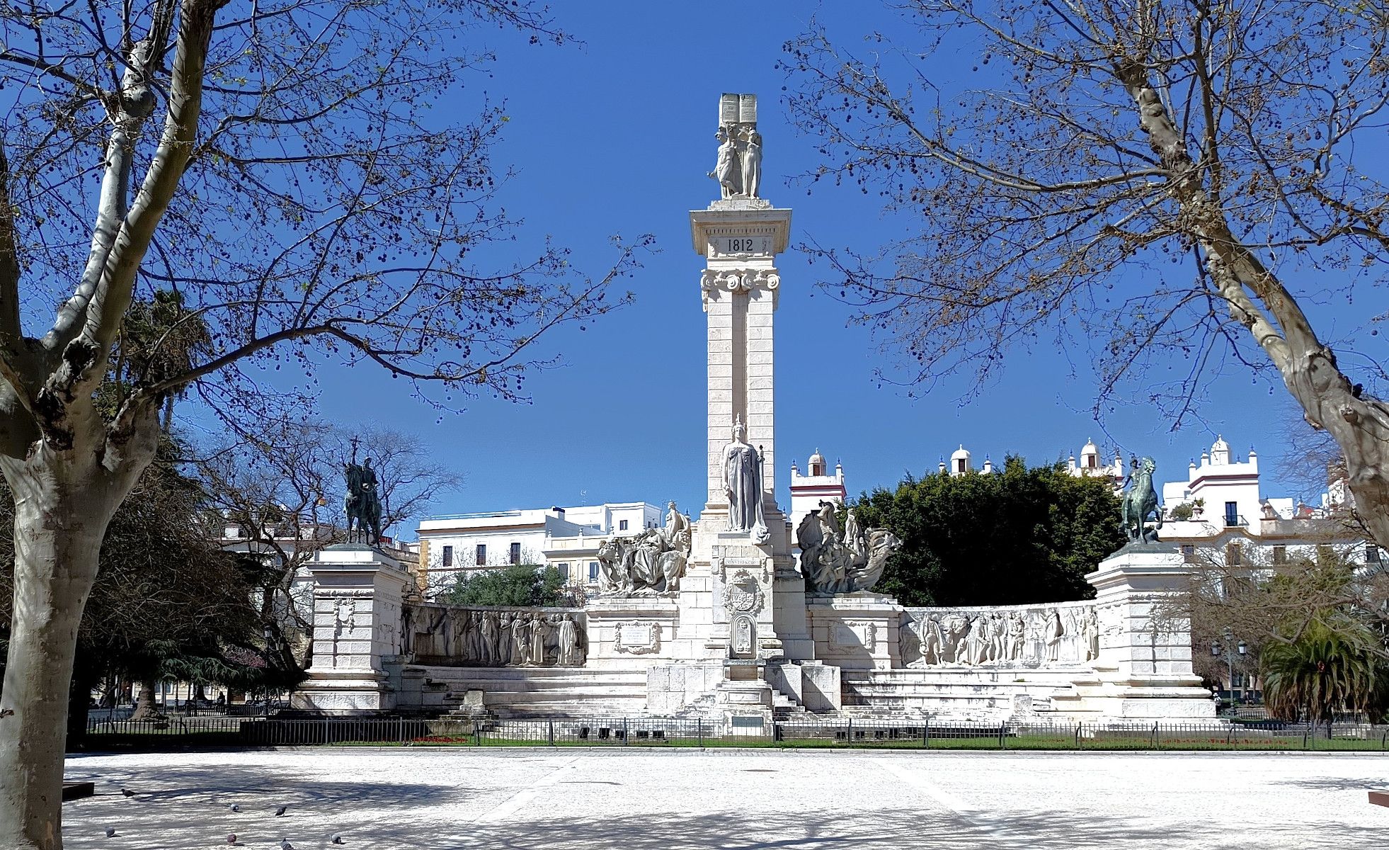 Monumento a las Cortes y el Sitio de Cádiz III: grupos escultóricos, figuras y relieves del hemiciclo