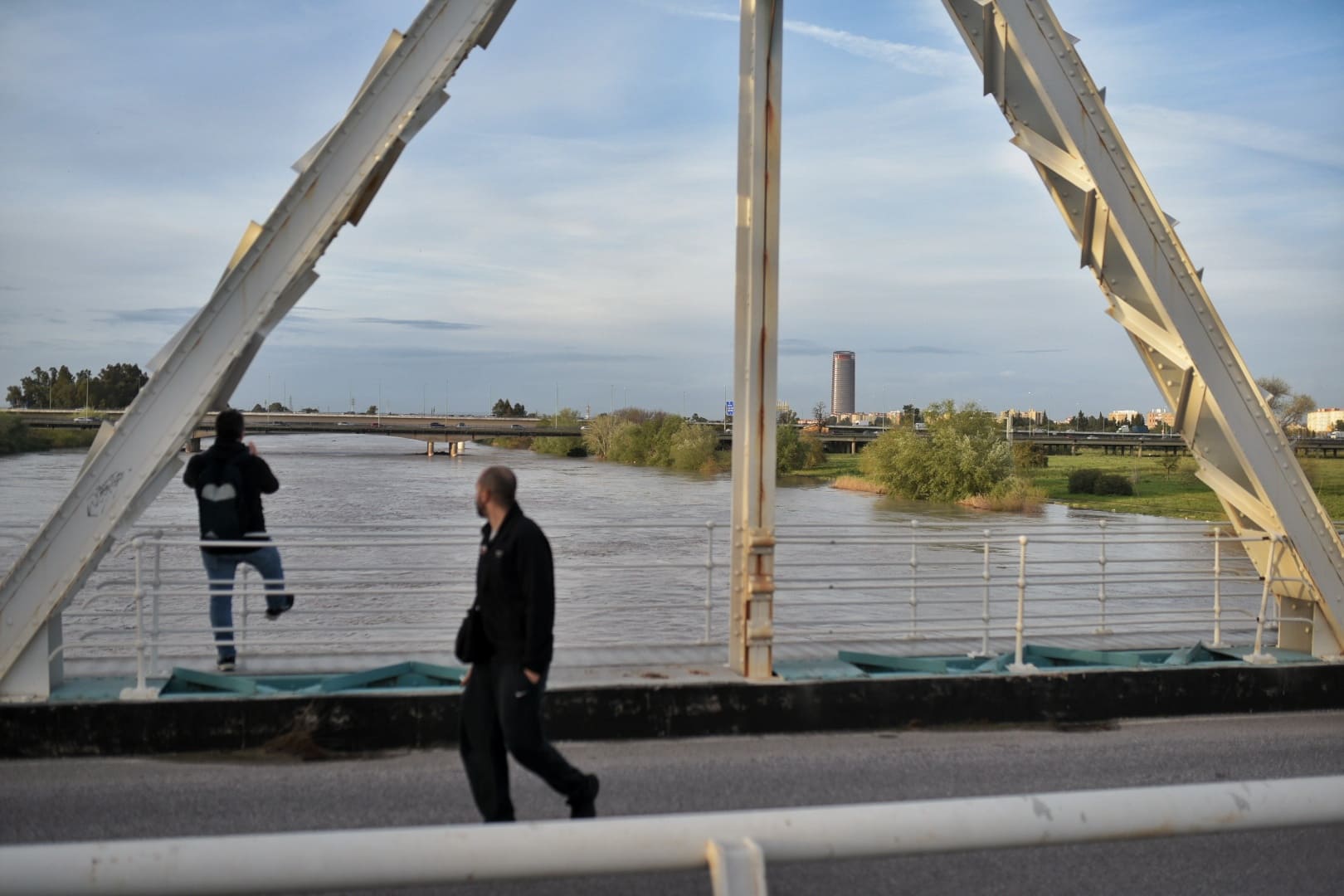 El Guadalquivir a su paso por Sevilla, en una imagen reciente. - MAURI BUHIGAS
