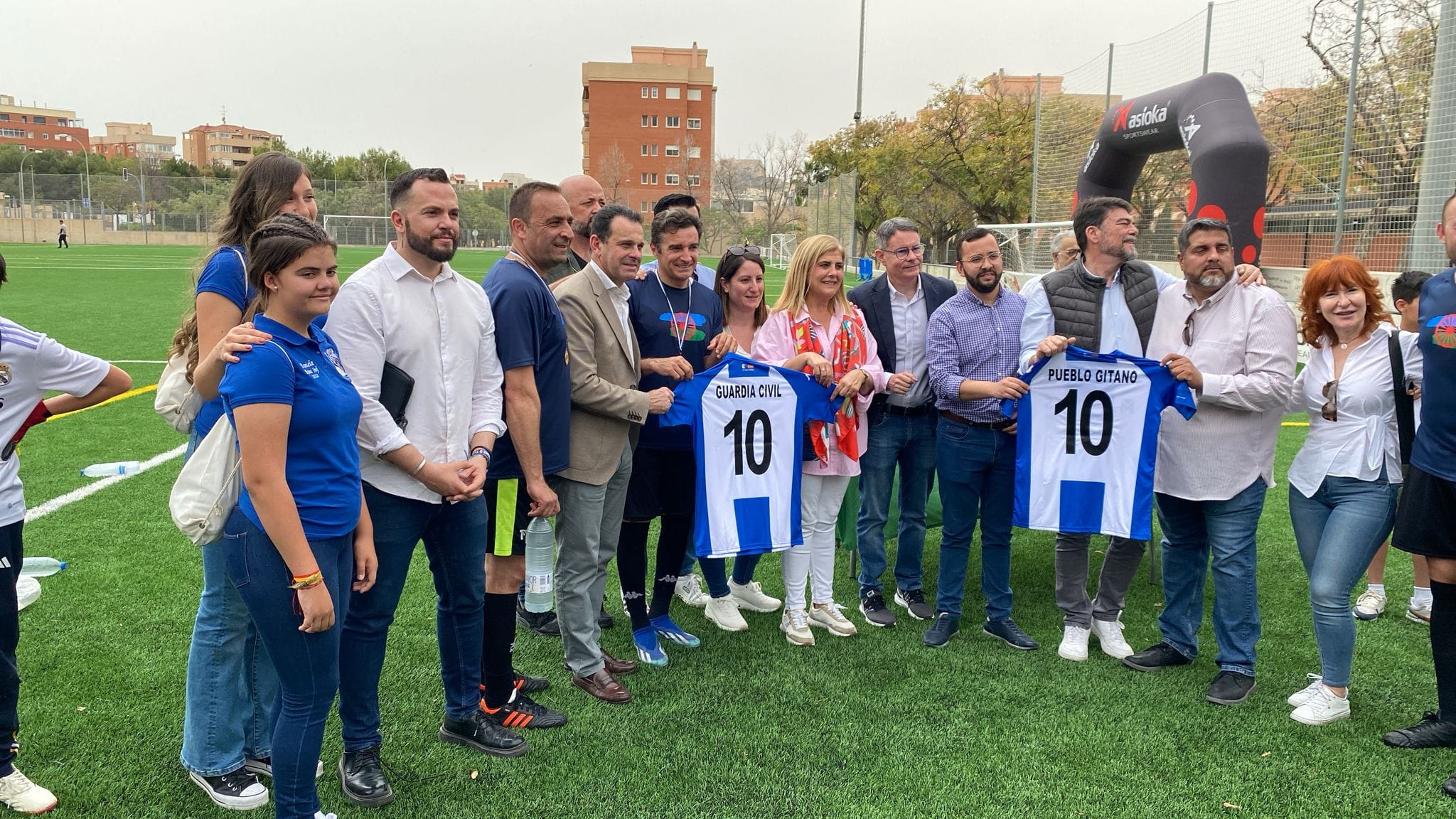 Gitanos vs. guardias civiles: un partido de fútbol para reforzar lazos