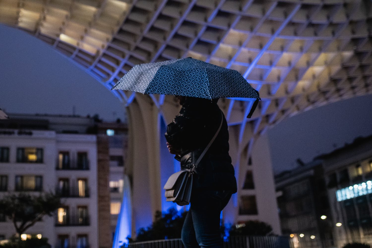Imagen de la lluvia en Sevilla. - MAURI BUHIGAS