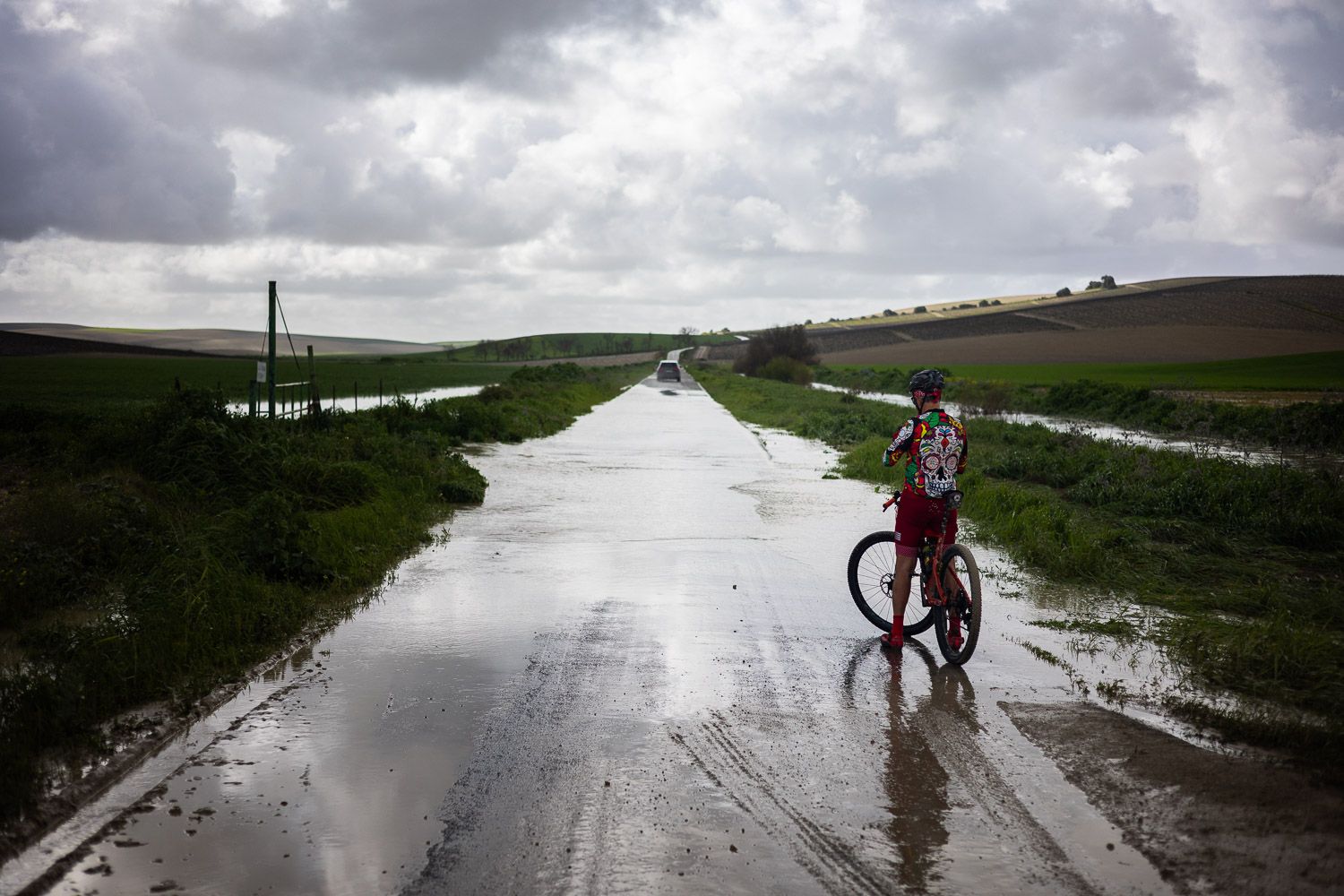 Una carretera de Andalucía inundada en una imagen reciente. - MANU GARCÍA