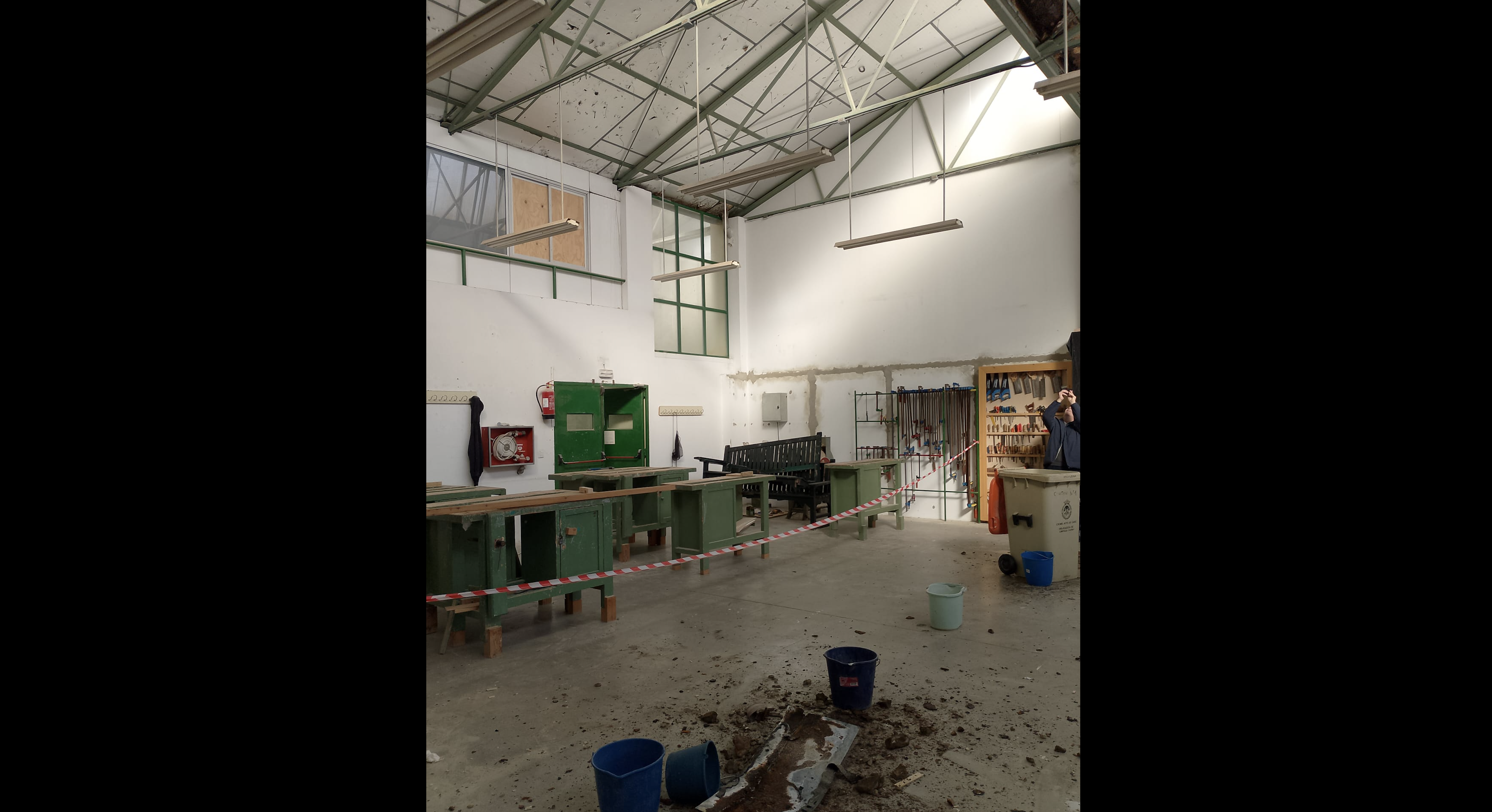 Derrumbe de una parte del techo en un instituto de Cádiz