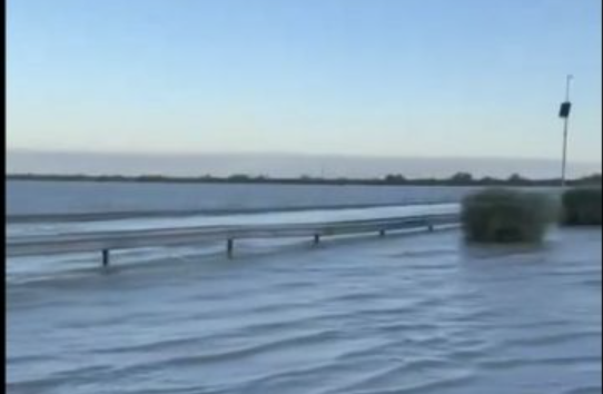 La AP-4 a la altura de Las Cabezas, completamente inundada. - 