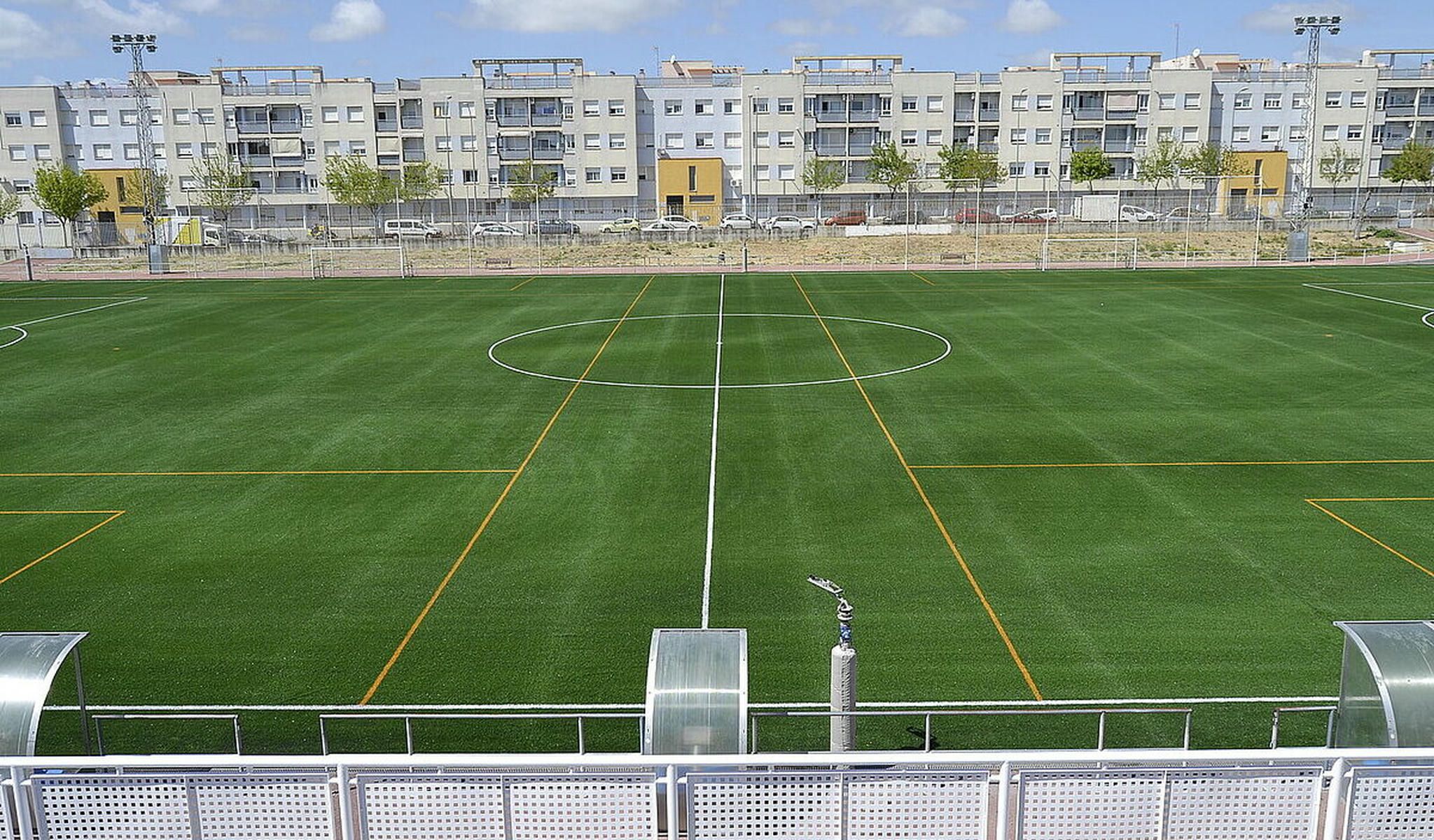 Puesta a punto en el Polideportivo de La Granja: Jerez da luz verde al arreglo de su cerramiento