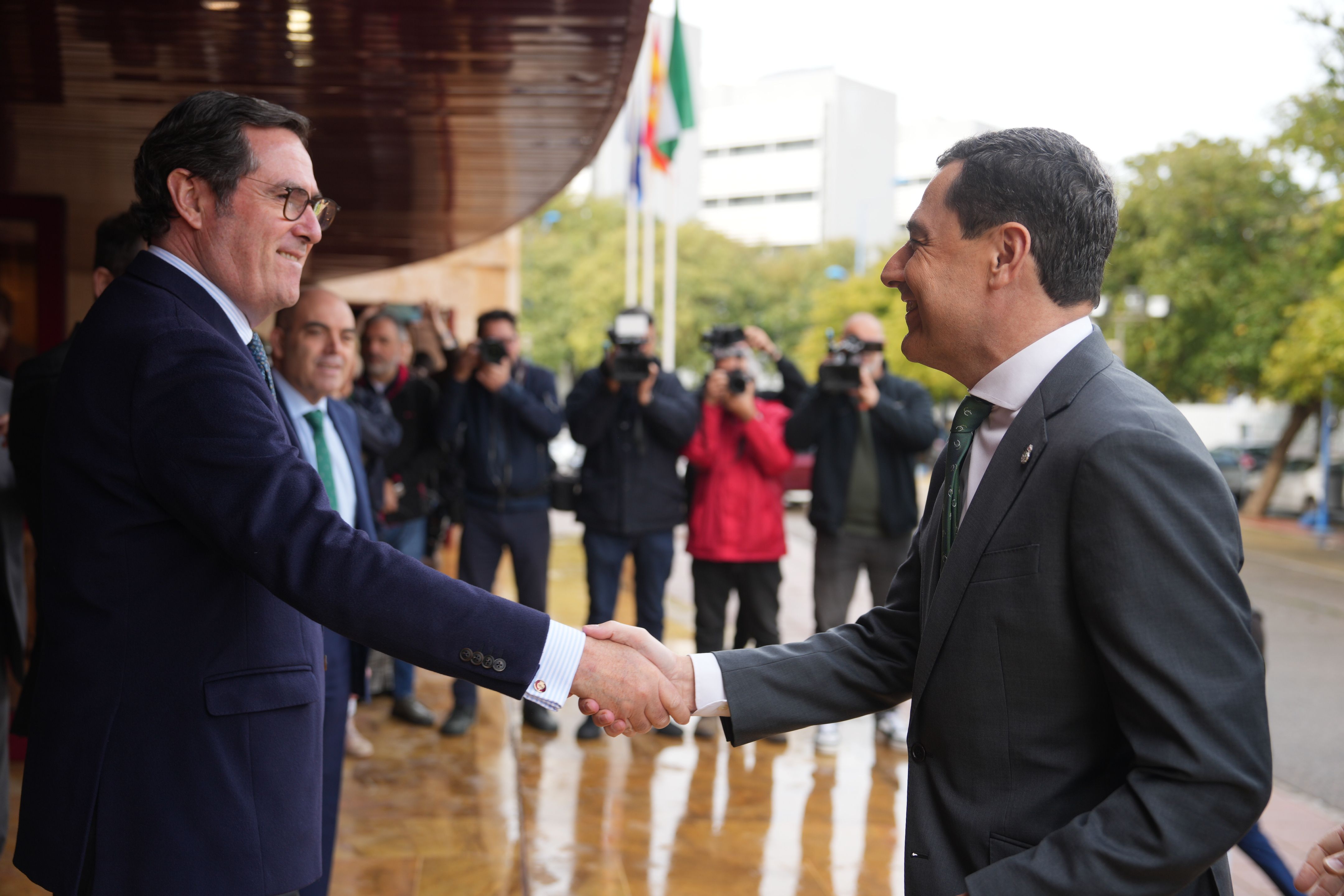 Juanma Moreno propone mejorar las relaciones con Asia para hacer frente a los aranceles de Trump