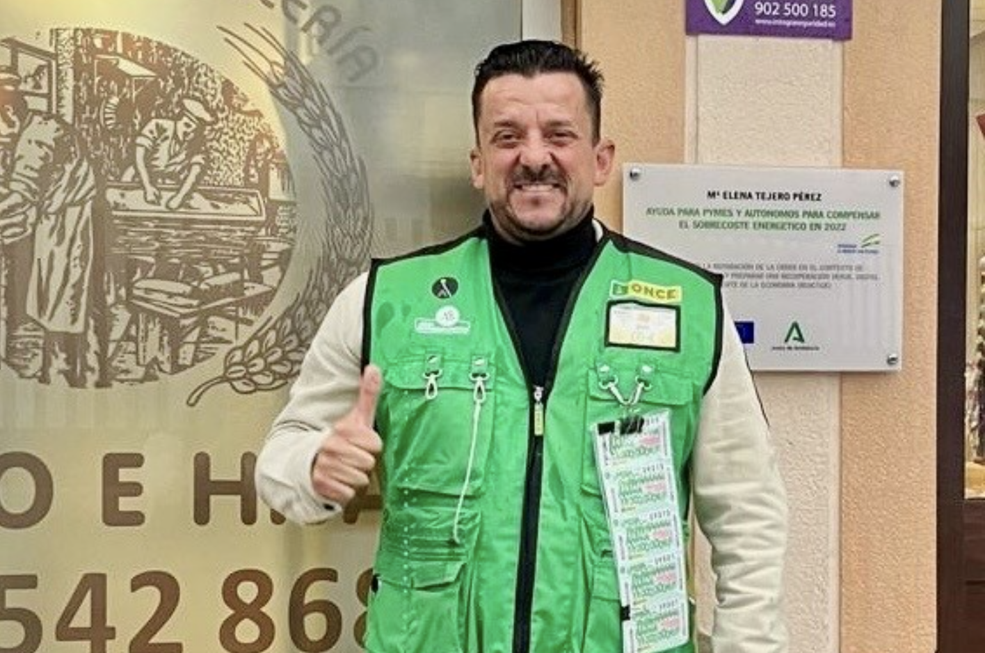 Francisco Javier García, el vendedor de la ONCE que ha repartido la lluvia de euros en Guadalcacín. - 