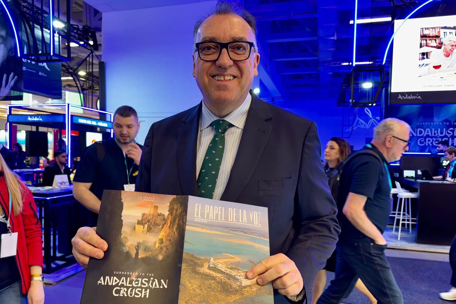 El consejero de Turismo y el ministro Jordi Hereu ya tienen 'El Papel de La Voz', edición ITB 2025