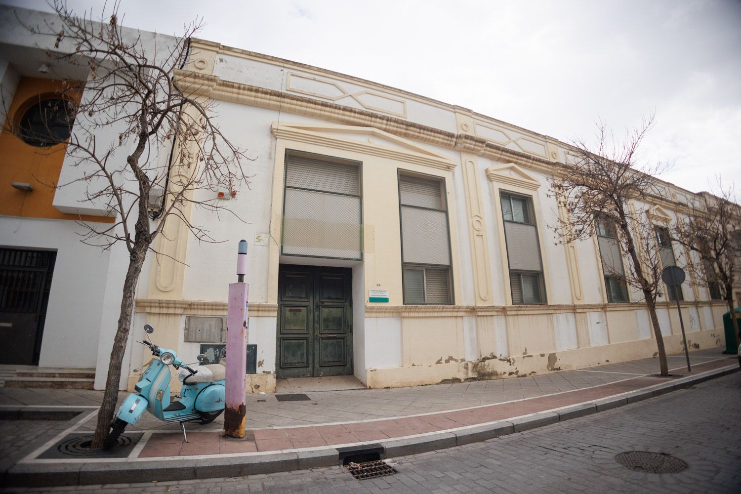 La antigua Escuela Oficial de Idiomas de Jerez va a recuperar la luz tras años de cierre para enfilar su futuro uso