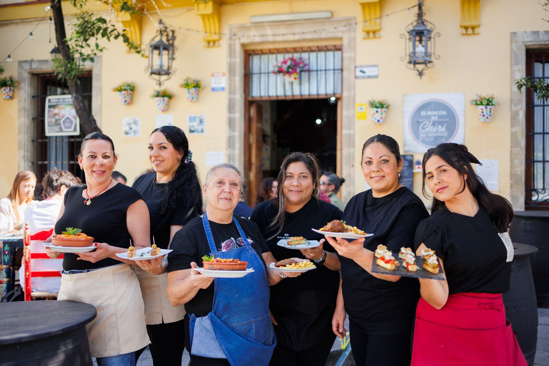 El Rincón del Chiri: flamenco en pleno barrio de Santiago entre berza, papas con choco y croquetas caseras