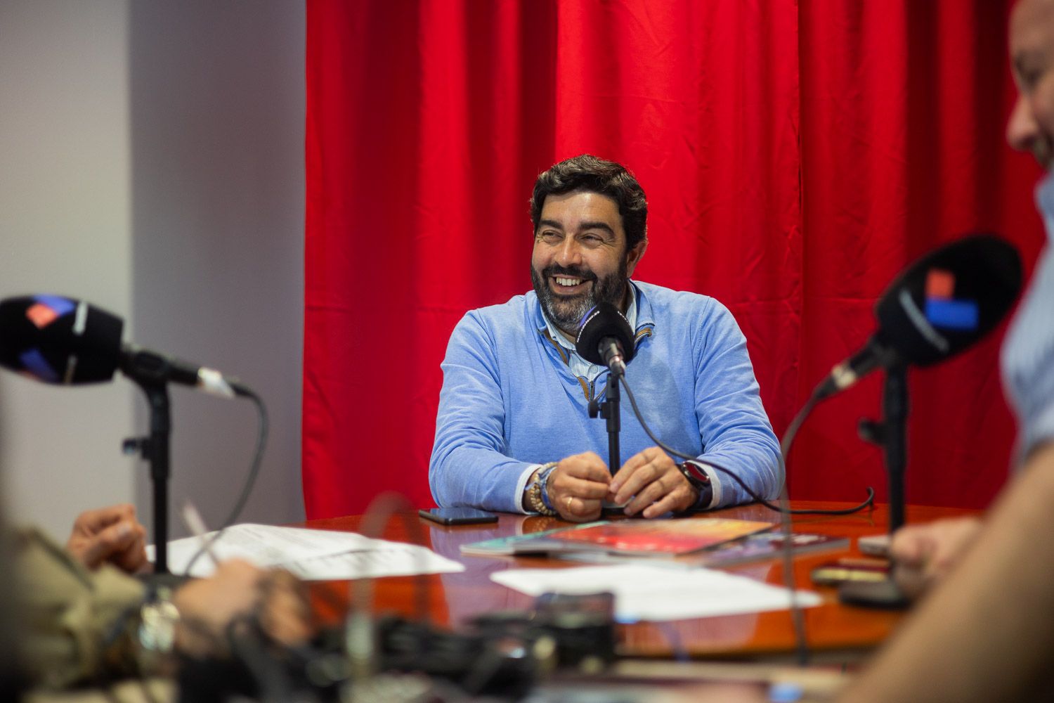 El presidente del Consejo cofrade durante la grabación del podcast El Relevo. - MANU GARCÍA