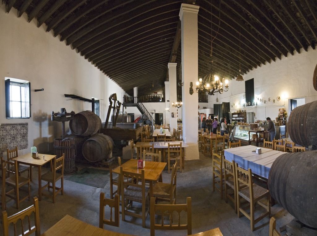 Interior del antiguo mosto San Cayetano, que se convertirá en un alojamiento rural en Jerez. - 