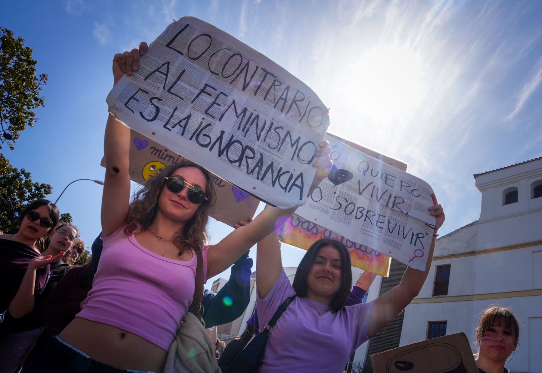 Pancartas por la igualdad en la manifestación del 8M en Cádiz. - REYNA
